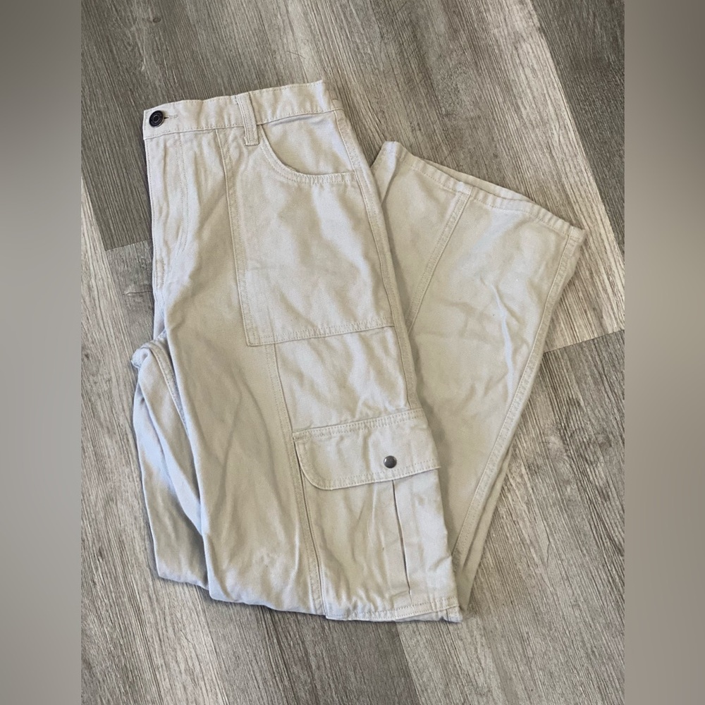 Aeropostale size medium women’s cargo pants.